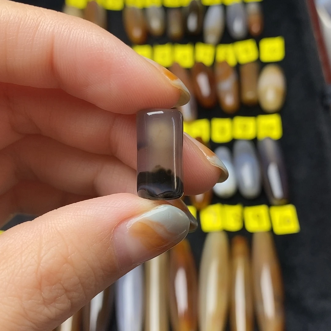 尉***安玛瑙/玉髓未镶嵌颈饰