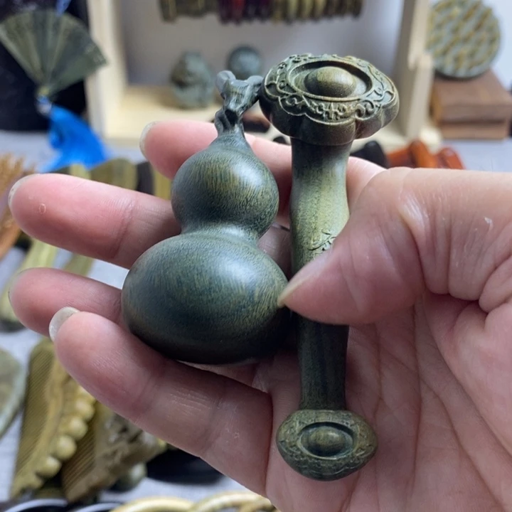 ^***小维腊木（绿檀）手把件两个