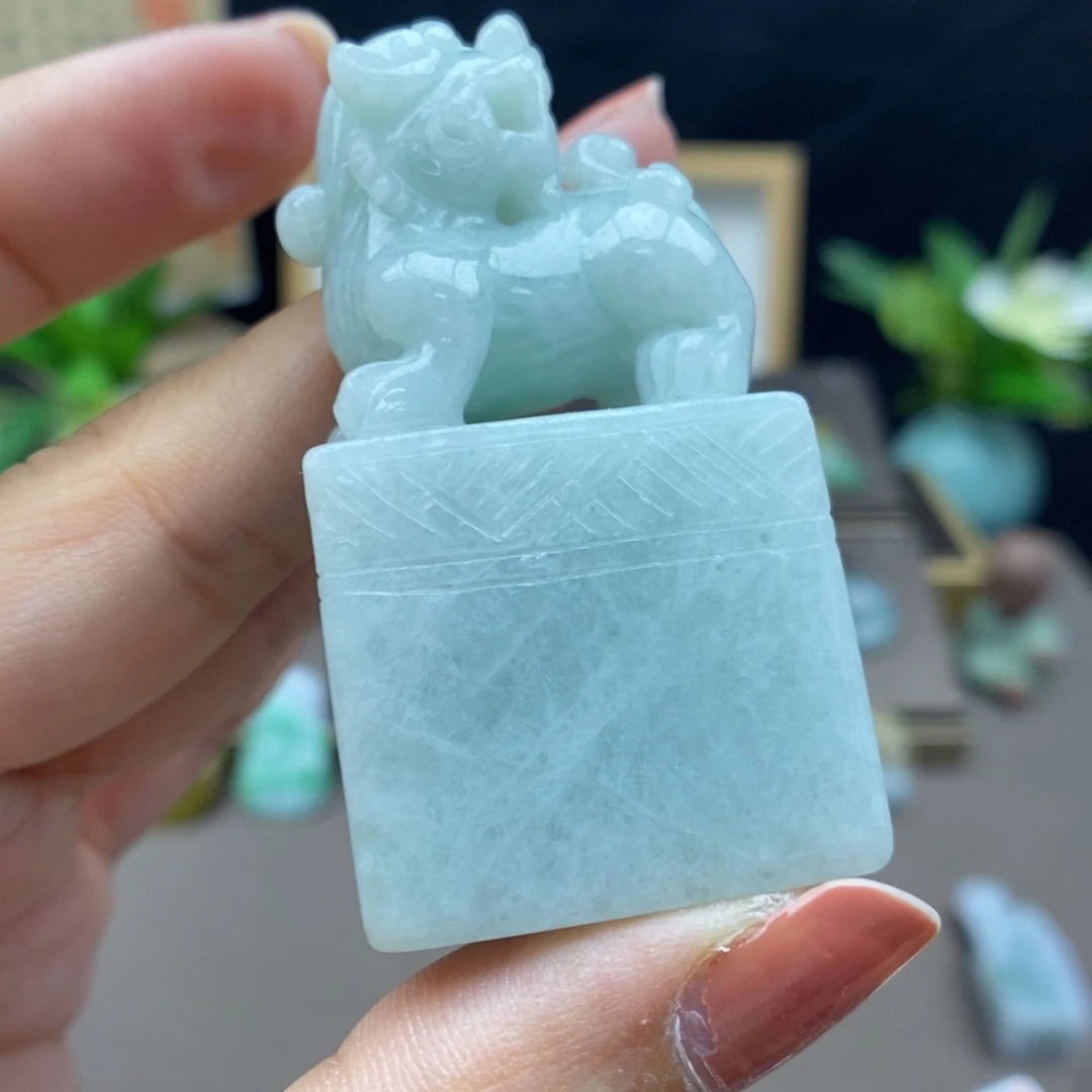 翡翠未镶嵌颈饰吊坠有纹