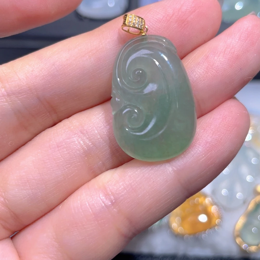 颈饰18K金镶嵌翡翠翡翠