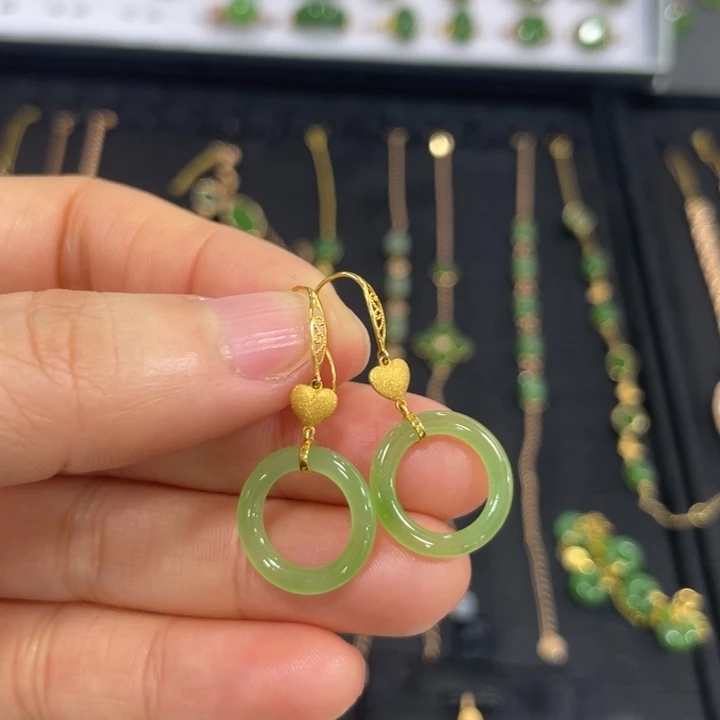 和田玉18K金镶嵌耳饰