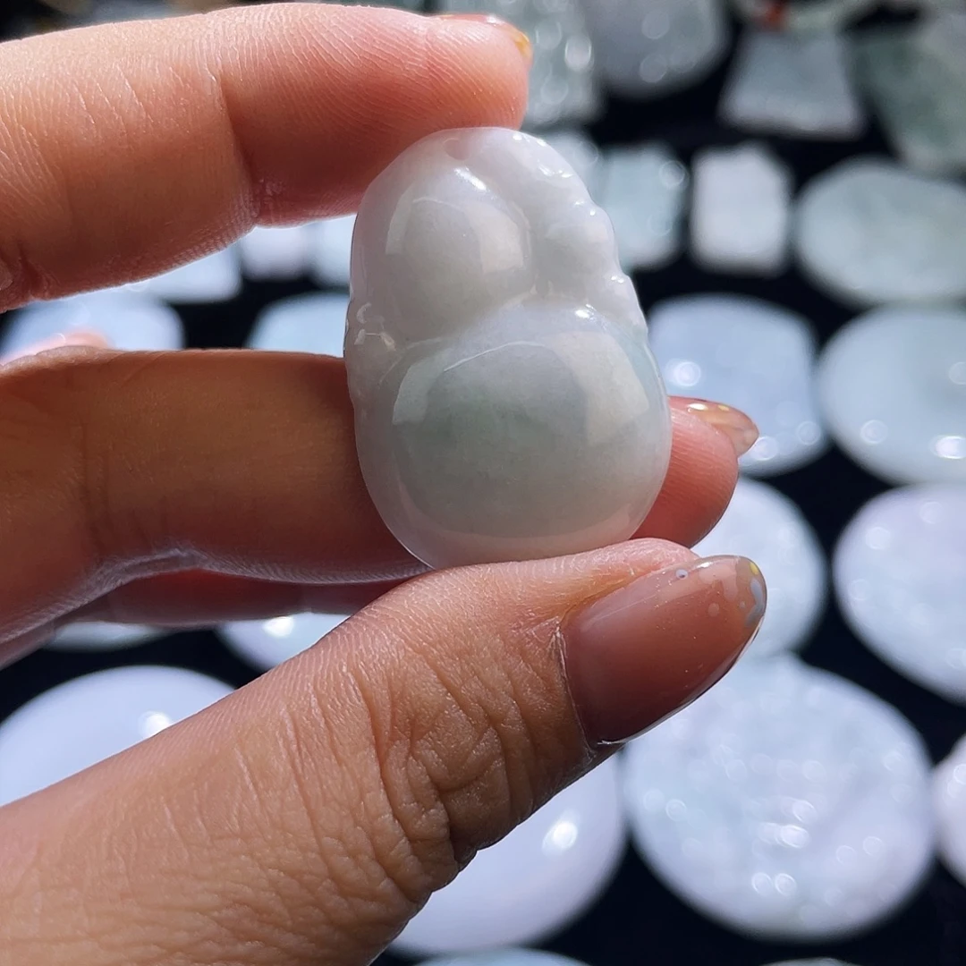 翡翠未镶嵌颈饰葫芦