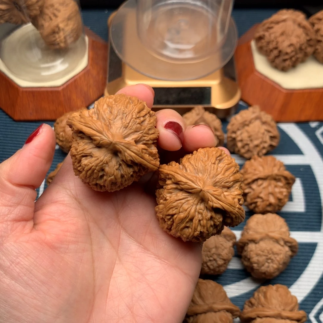 文玩核桃把件星南疆石