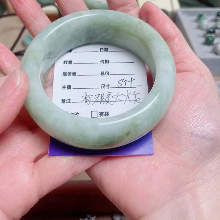 透闪石-蛇纹石玉未镶嵌手镯嫵