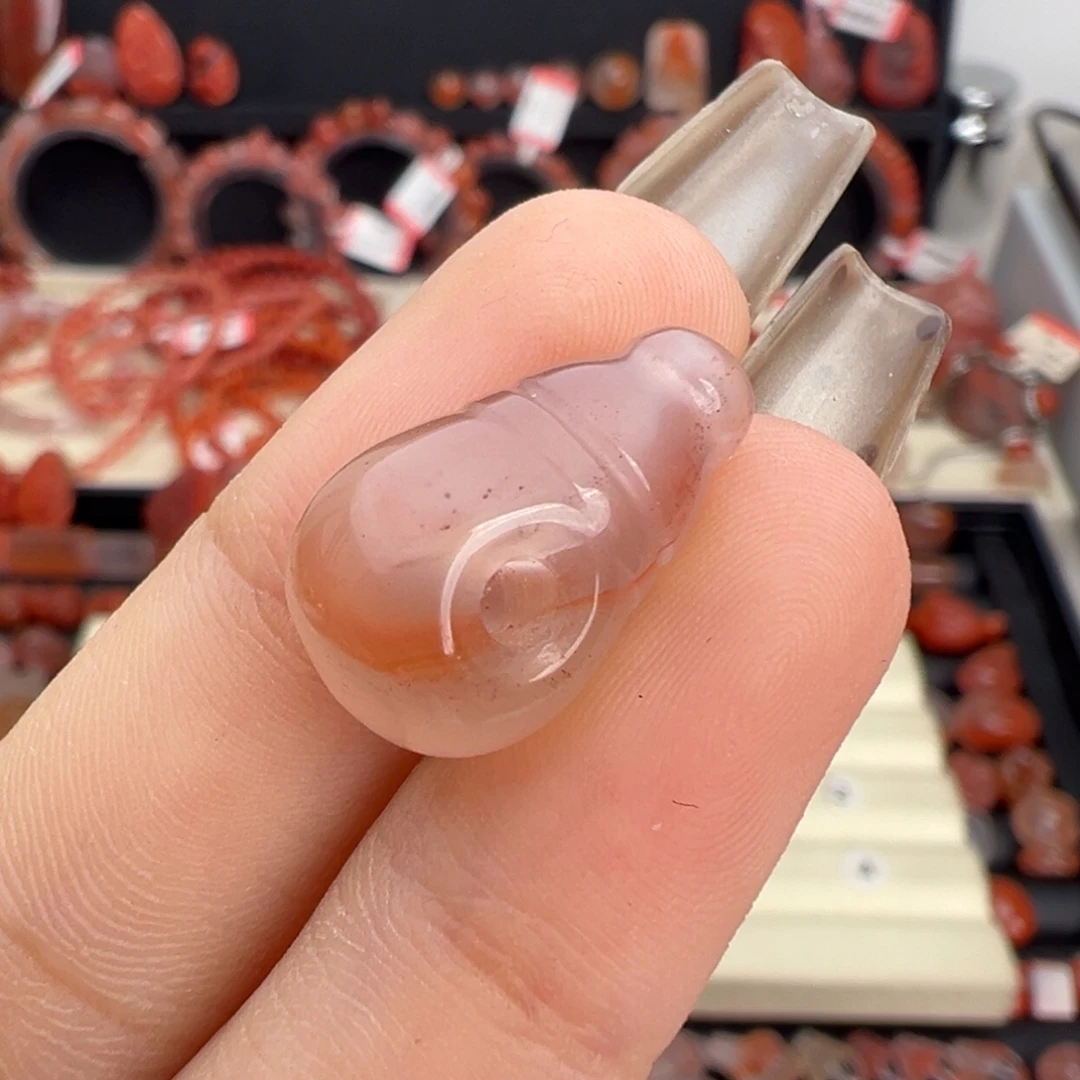 i***,南红玛瑙未镶嵌颈饰三通