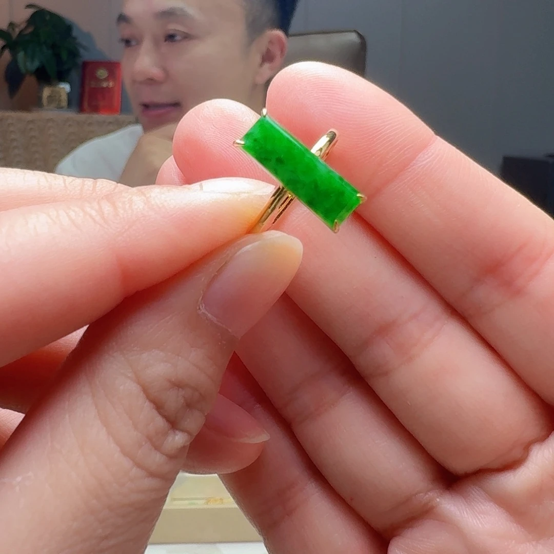 翡翠戒指18K金镶嵌天然