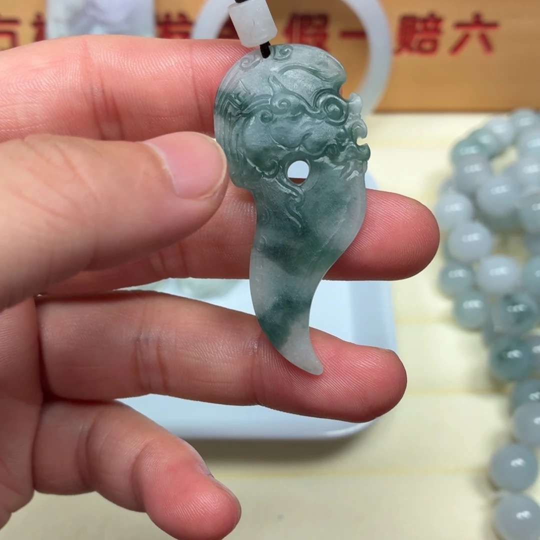 定制翡翠未镶嵌仿古龙牙