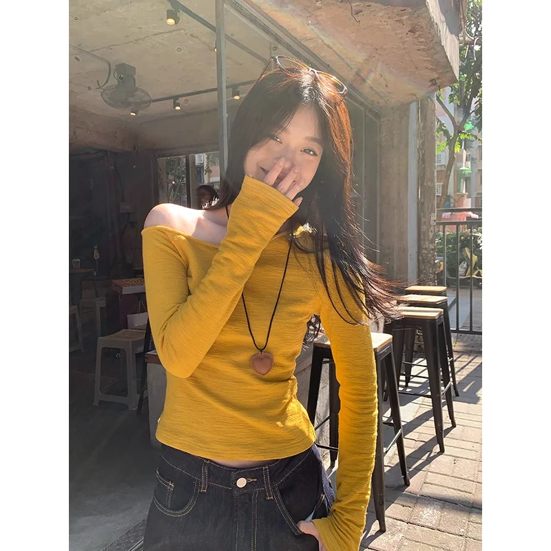 黄色斜肩长袖t恤女2025年春季新款辣妹风修身显瘦露肩打底衫上衣
