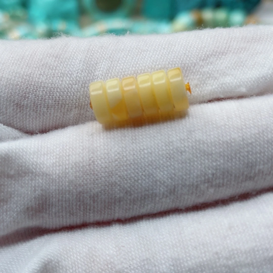 蜜蜡未镶嵌珠宝奇石