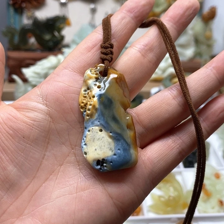 未镶嵌蛇纹石玉颈饰