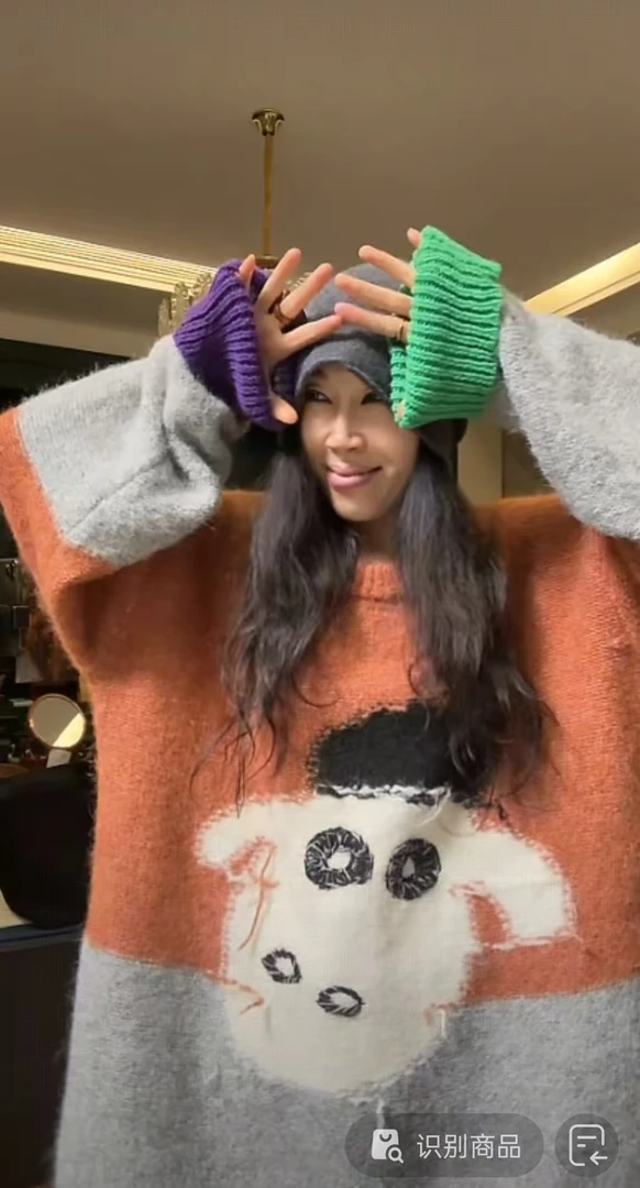 0251526 秋冬新款 时尚个性小众慵懒休闲宽松风卡 通拼色针织衫