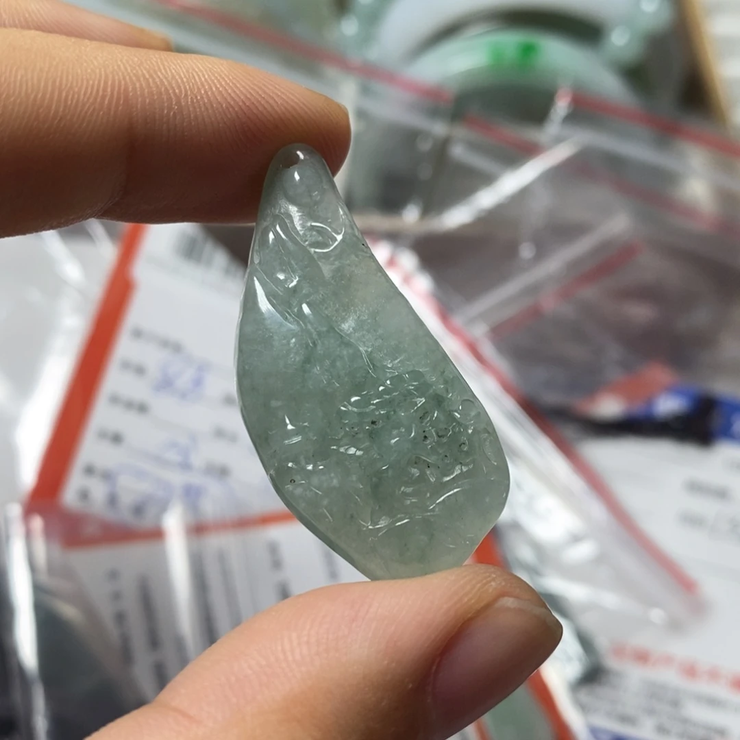 颈饰未镶嵌翡翠好
