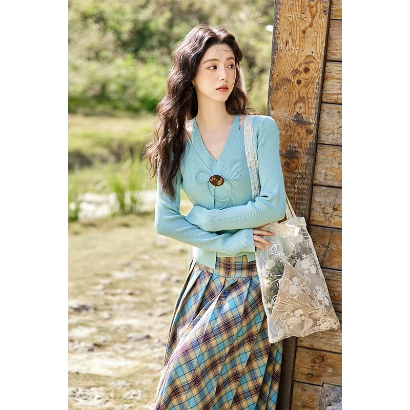 【小云总专属】谜秀假两件针织衫扣挂脖V领冰爽丝上衣MXE12Z1121