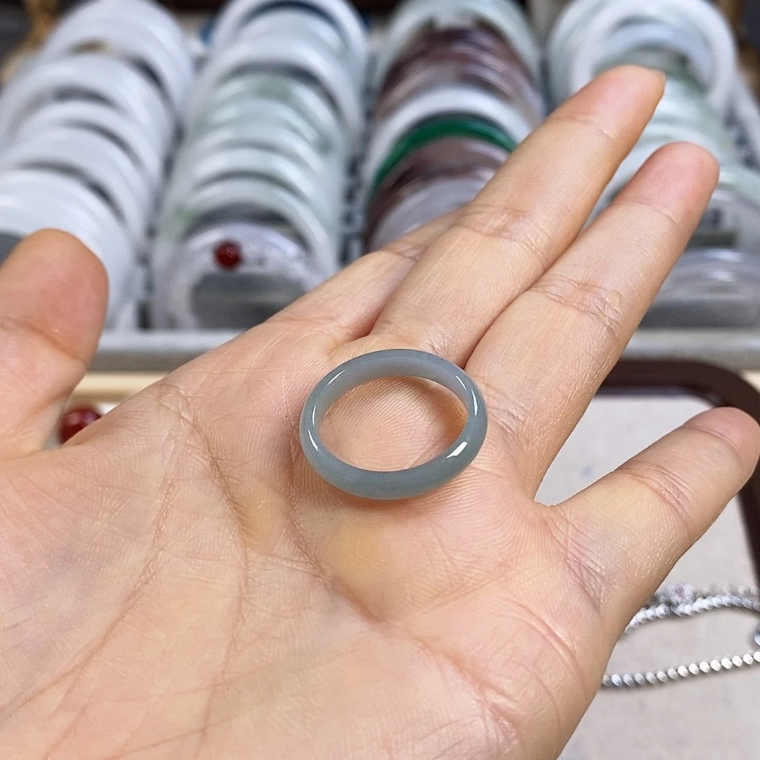 翡翠戒指未镶嵌社***姐