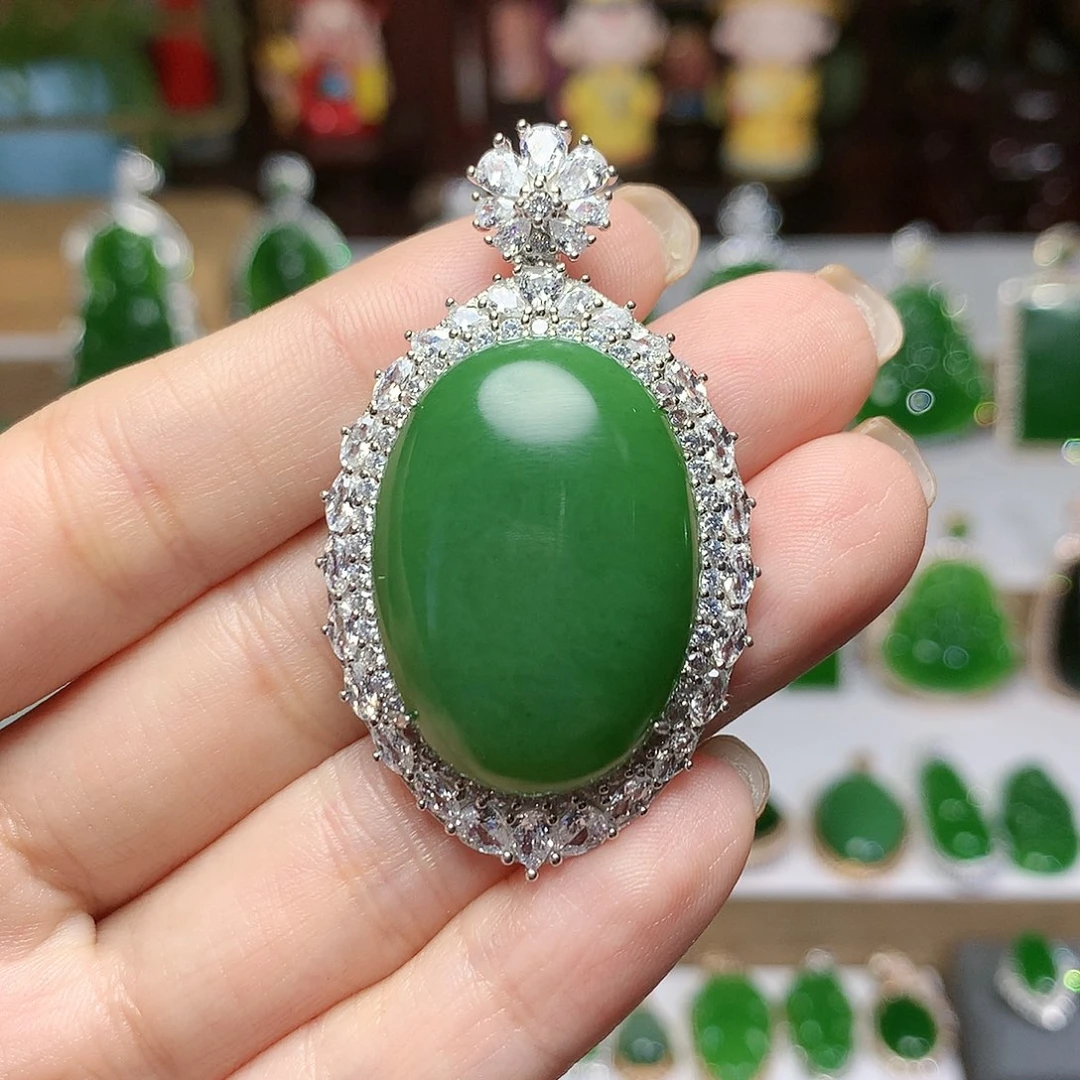 颈饰未镶嵌和田玉（碧玉）