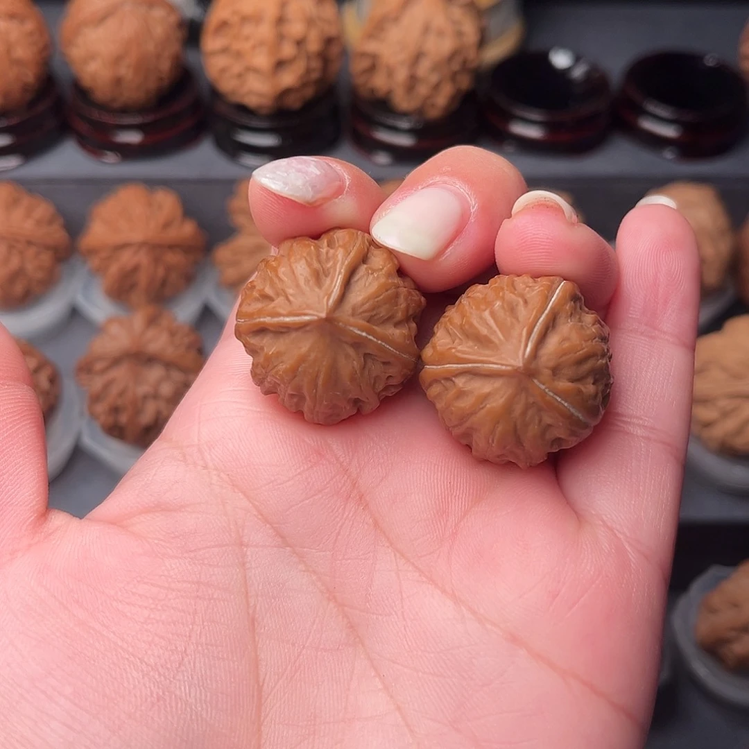 文玩核桃吊坠三棱手捻L