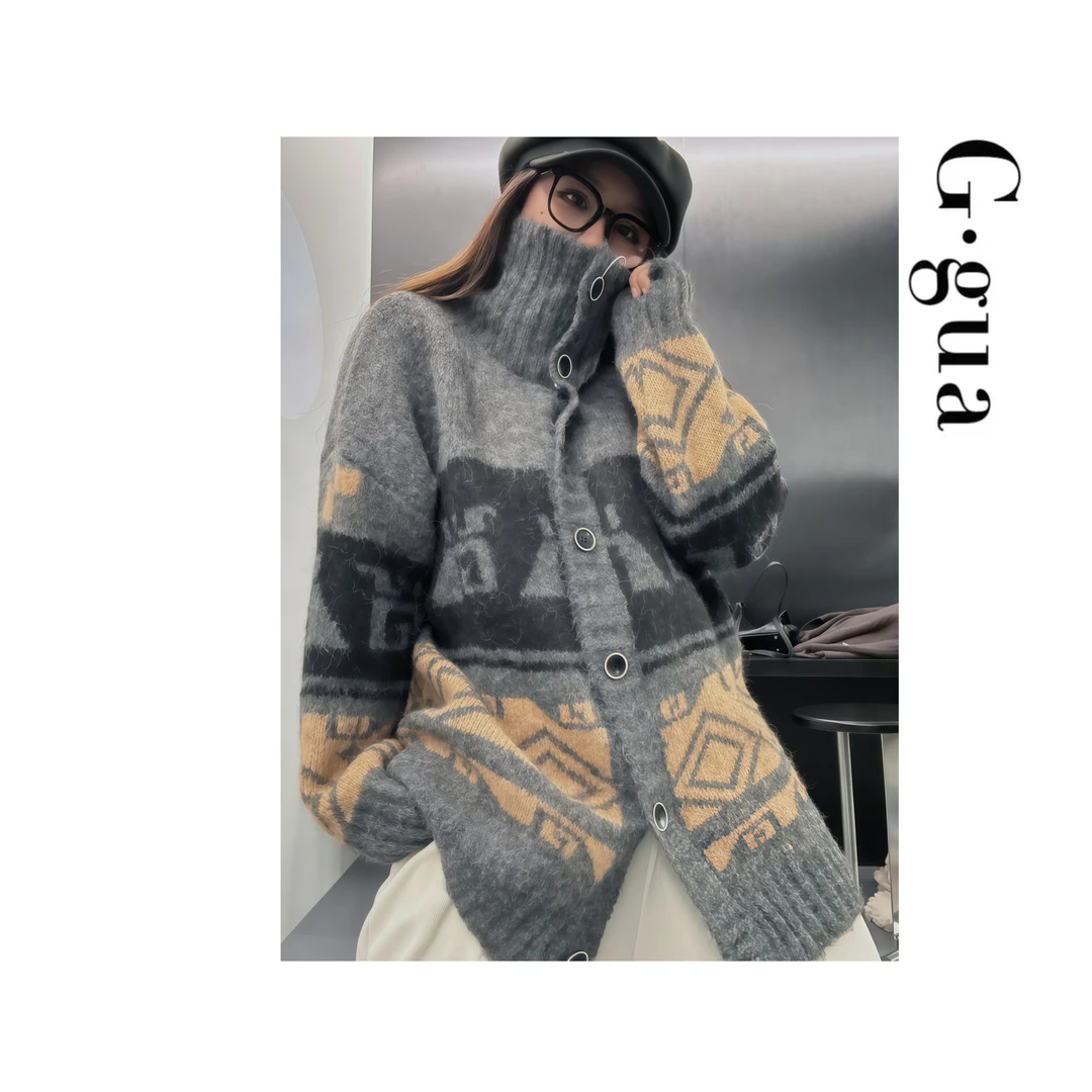 【张_Ggua】大码2025秋冬新款韩版复古提花针织开衫立领毛衣女宽松