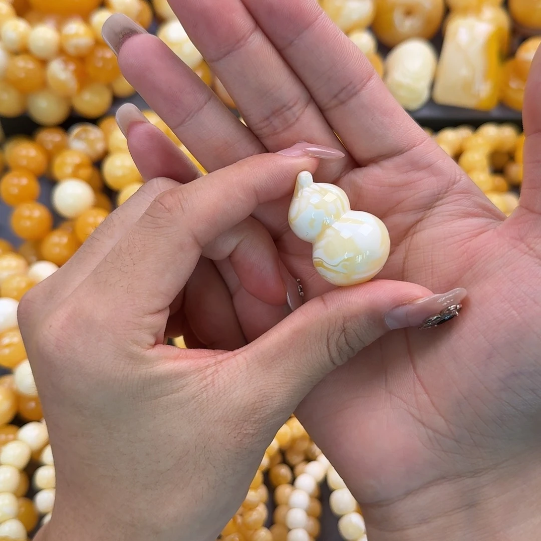 蜜蜡未镶嵌珠宝奇石9.7g