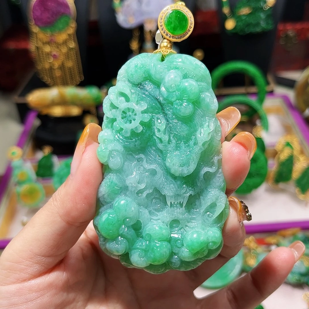 【闪购商品】翡翠吊坠(赠链)未镶嵌龙牌