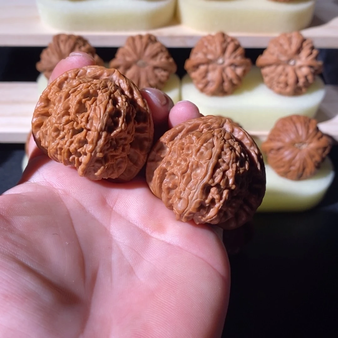 文玩核桃吊坠42.5全品球白