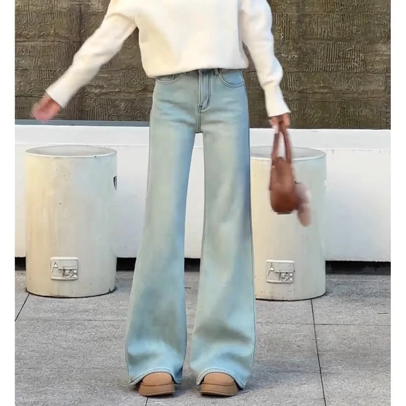 浅蓝色不贴腿加绒微喇牛仔裤女2025秋冬季新款高腰窄版阔腿喇叭裤
