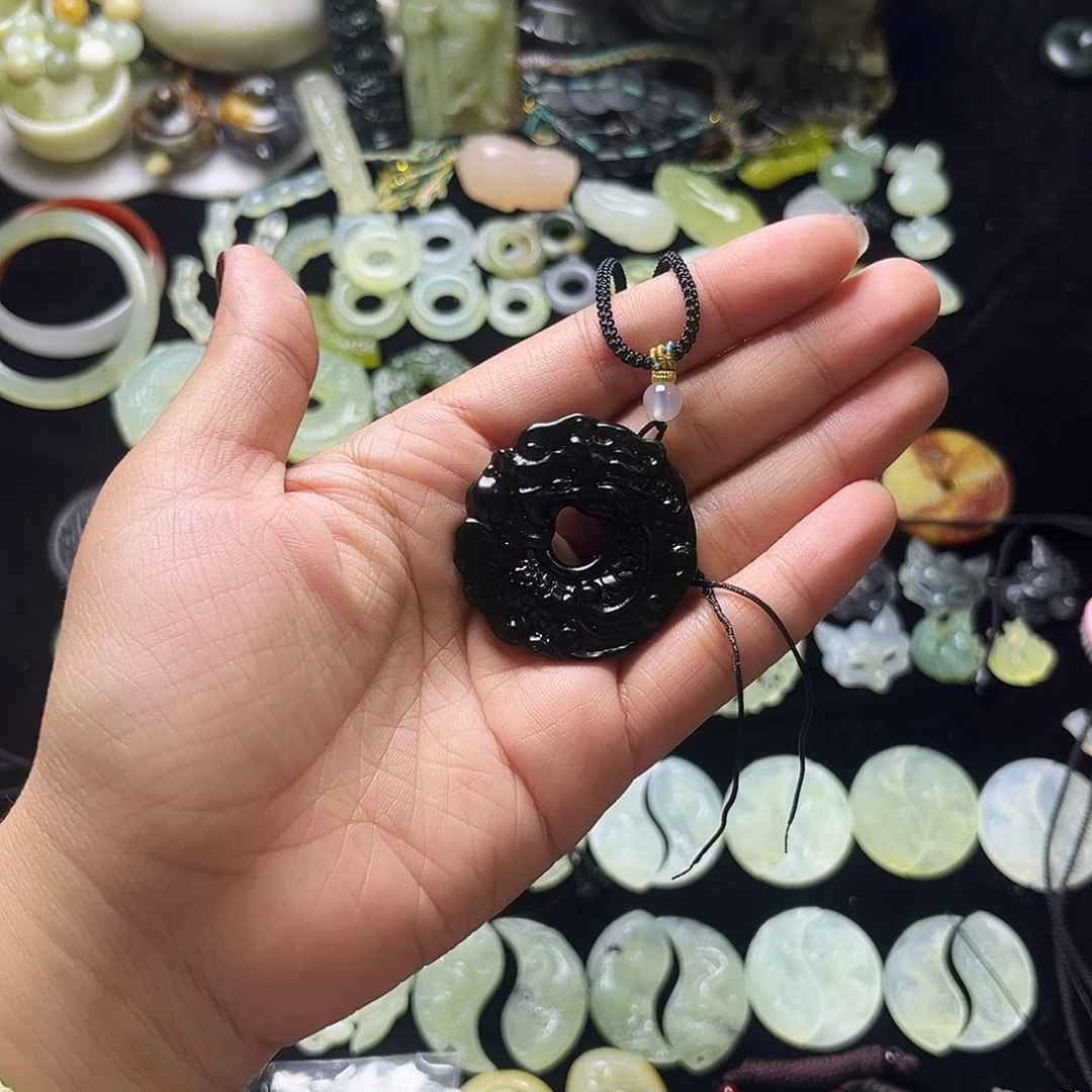 岫玉未镶嵌颈饰T****惟