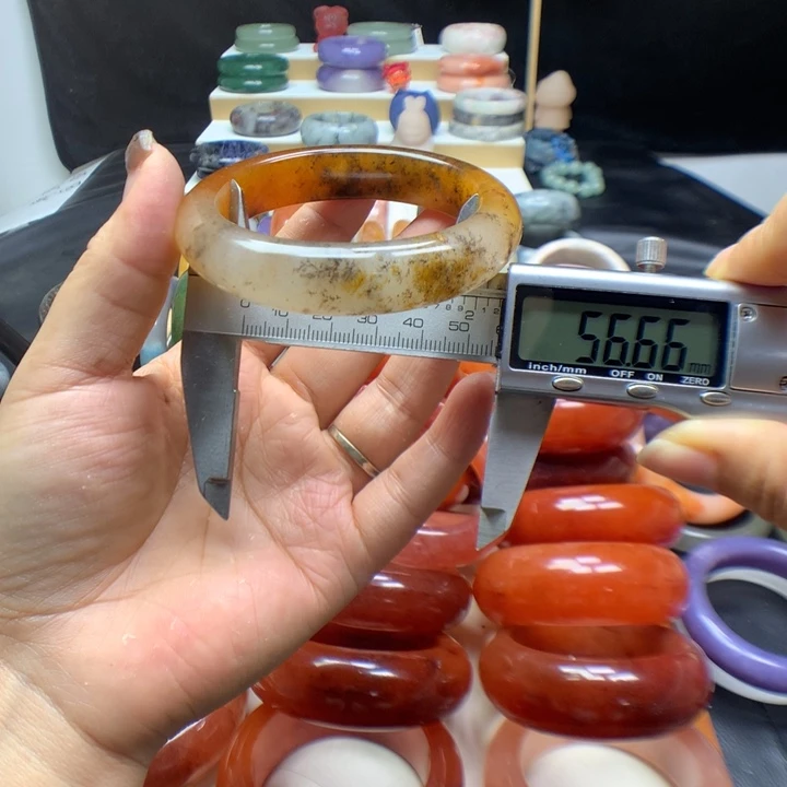 未镶嵌手镯石英质玉