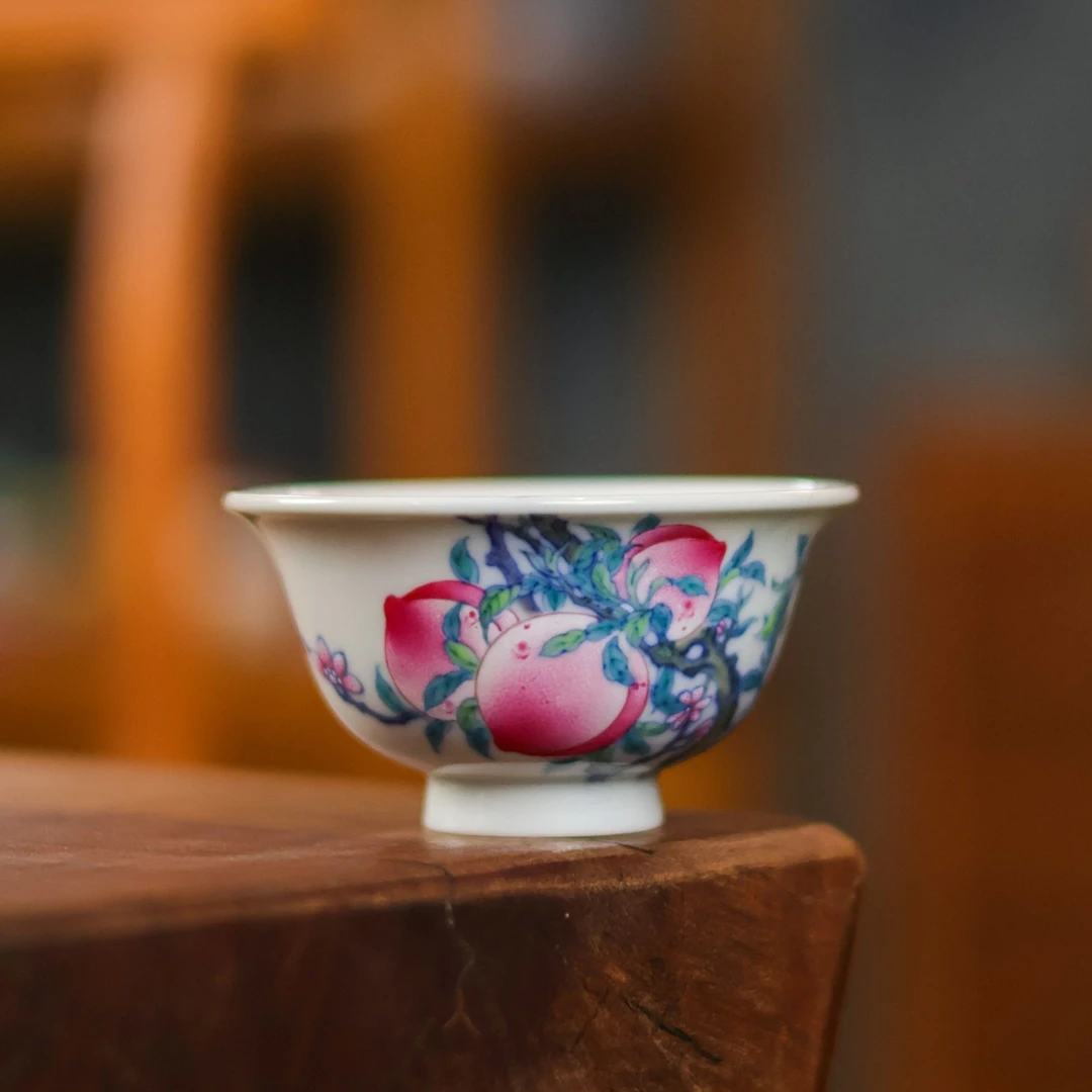 玗琪轩·柴窑斗彩八桃压手杯手工手绘
