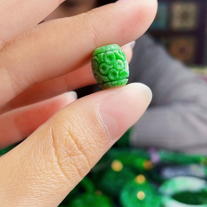 翡翠未镶嵌颈饰多样性