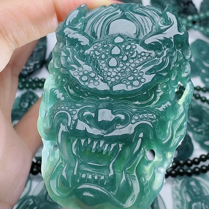翡翠未镶嵌颈饰多样性发其一