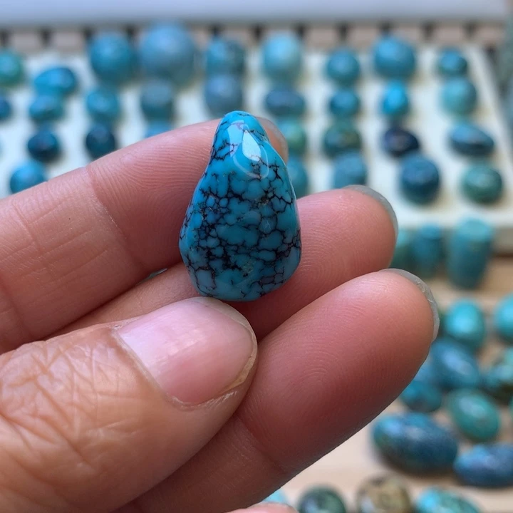 绿松石未镶嵌珠宝奇石