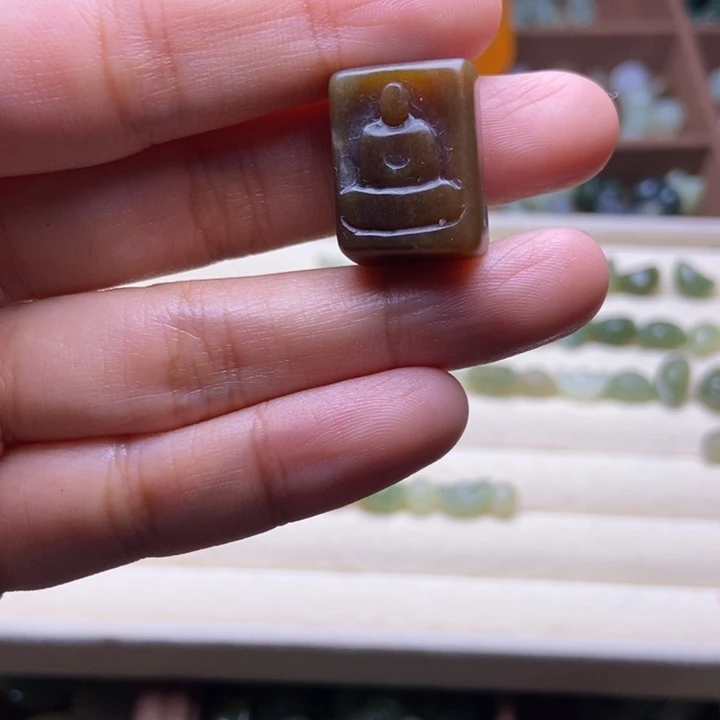 K***T和田玉未镶嵌颈饰