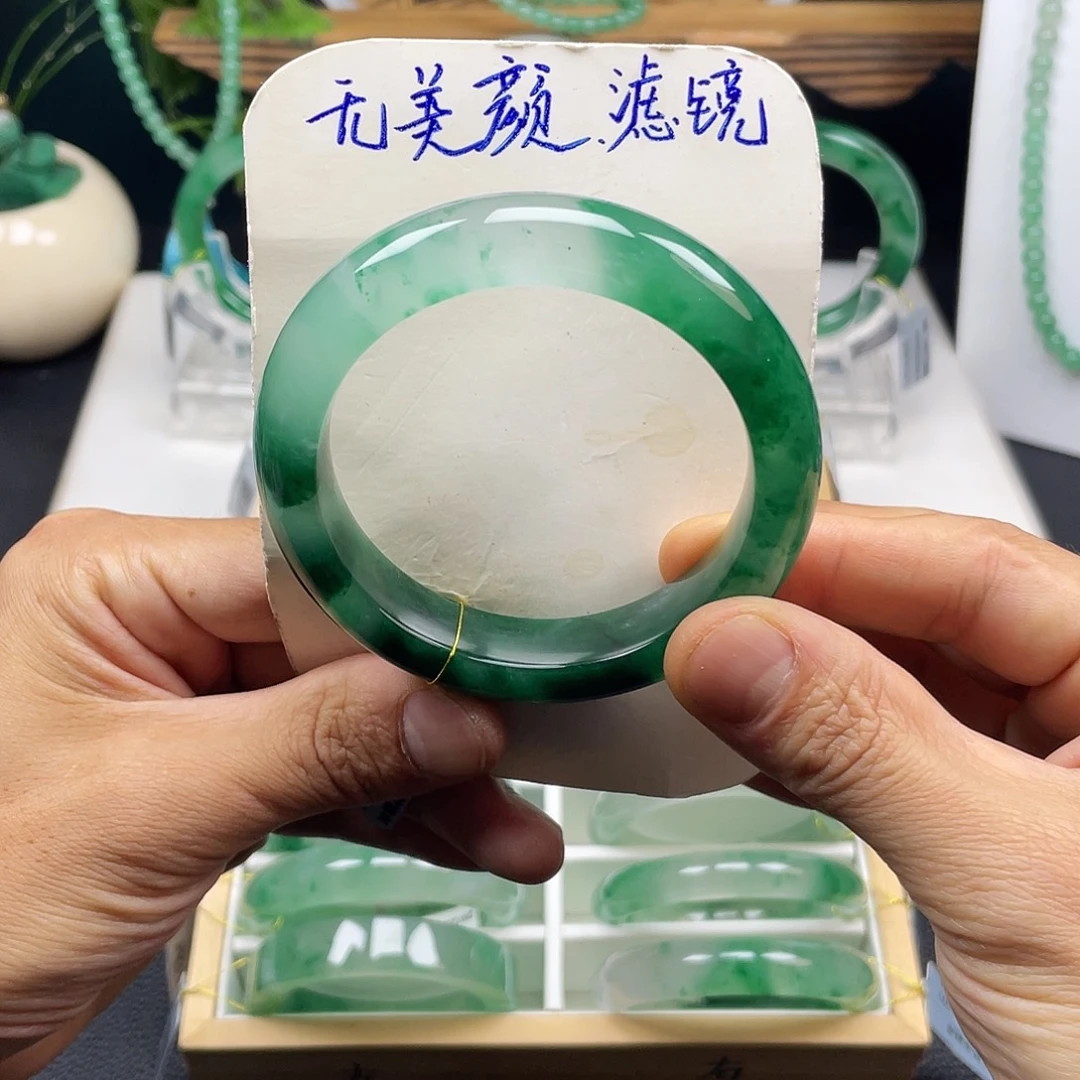 随***缘未镶嵌手镯石英质玉