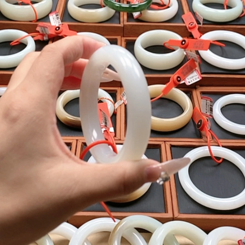 【闪购商品】未镶嵌手镯和田玉