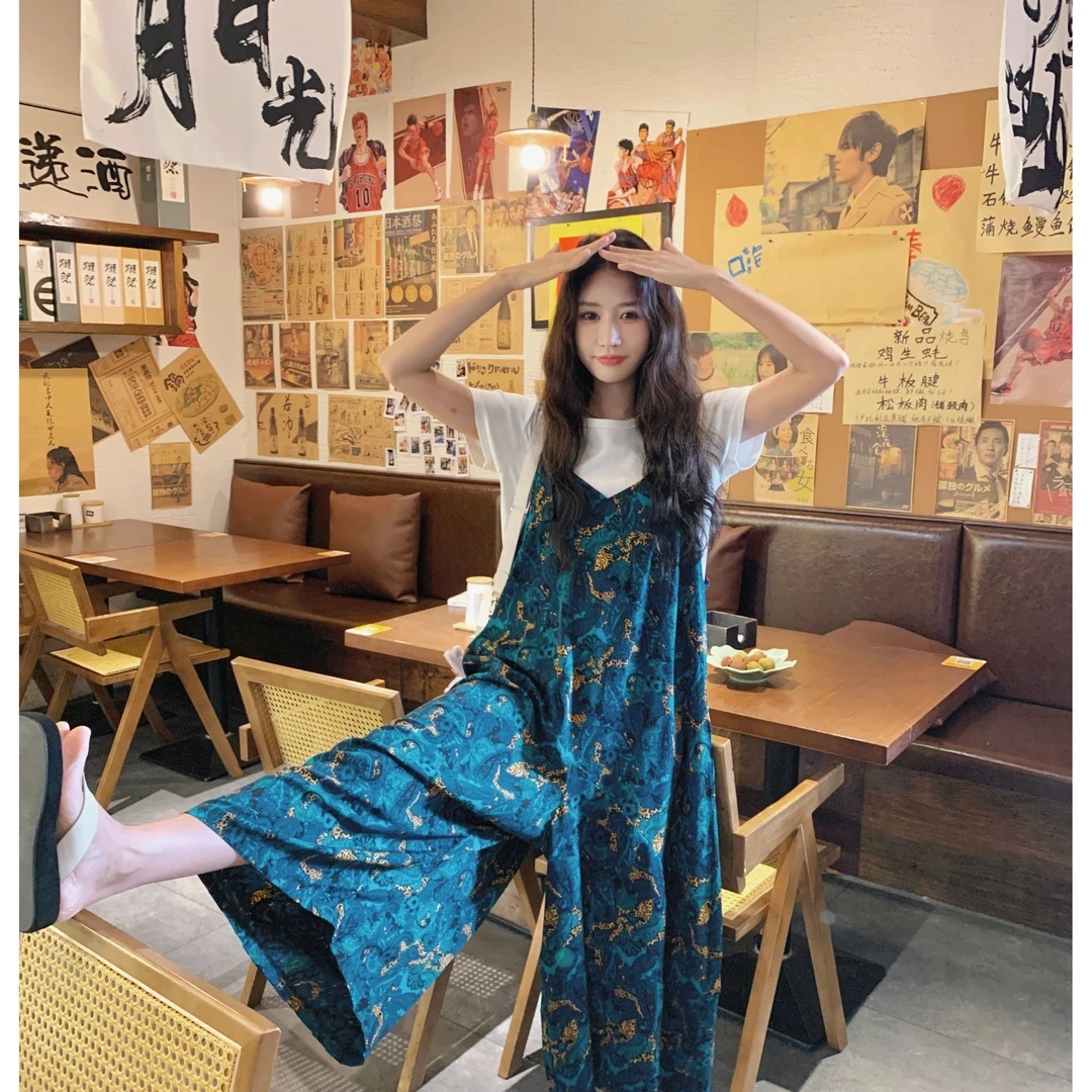 蓝色多巴胺印花背带裤女2025夏新款韩系显瘦垂坠感减龄阔腿裤套装