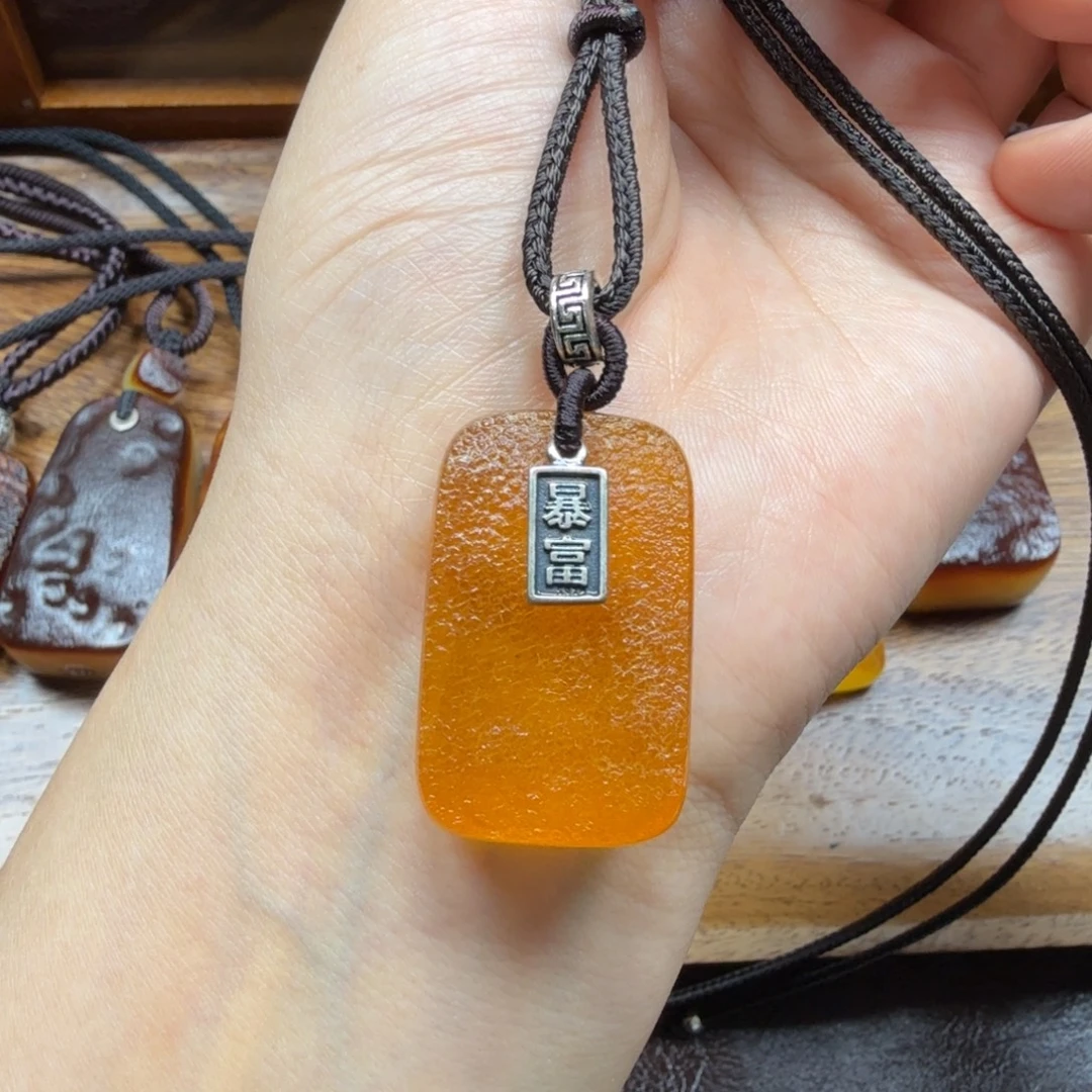 琥珀吊坠(赠链)未镶嵌