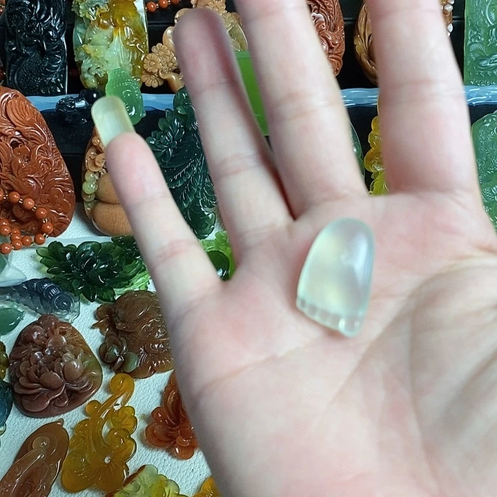 未镶嵌蛇纹石玉颈饰