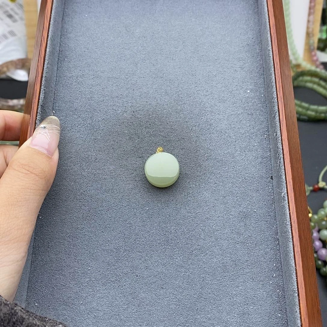 和田玉吊坠(不含链)18K金镶嵌