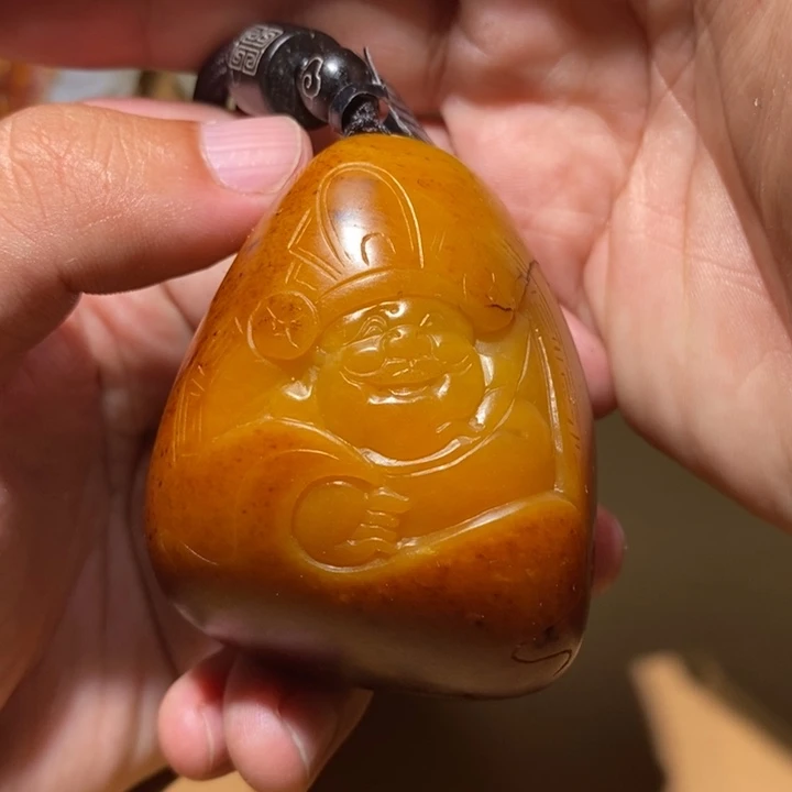 在***约和田玉未镶嵌颈饰