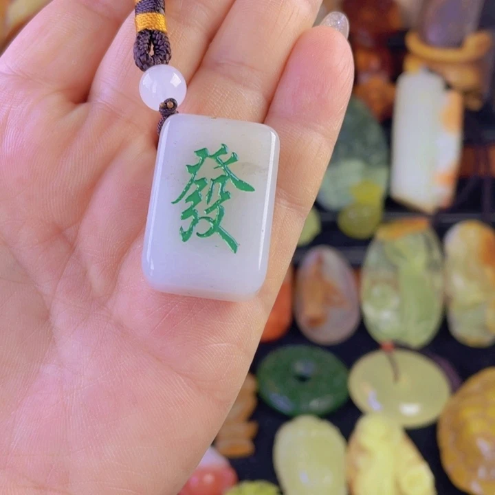 蛇纹石玉未镶嵌颈饰