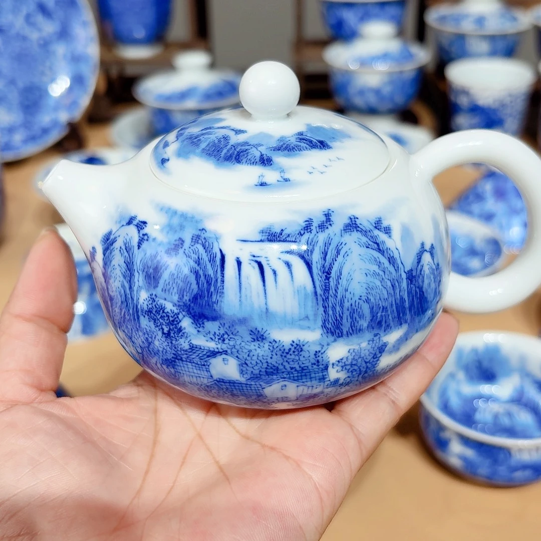 景德镇纯手绘青花壶