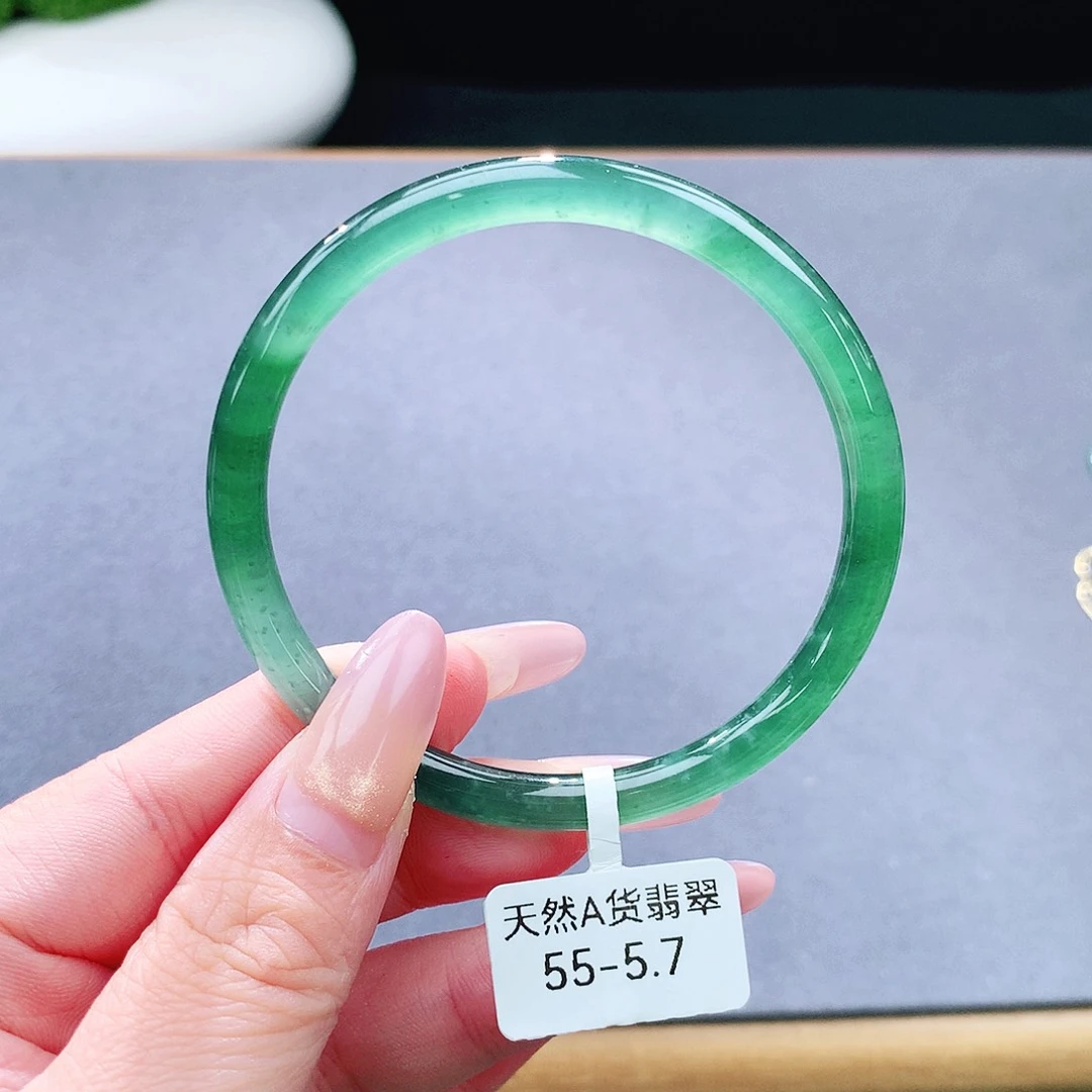 未镶嵌手镯（圆镯）翡翠