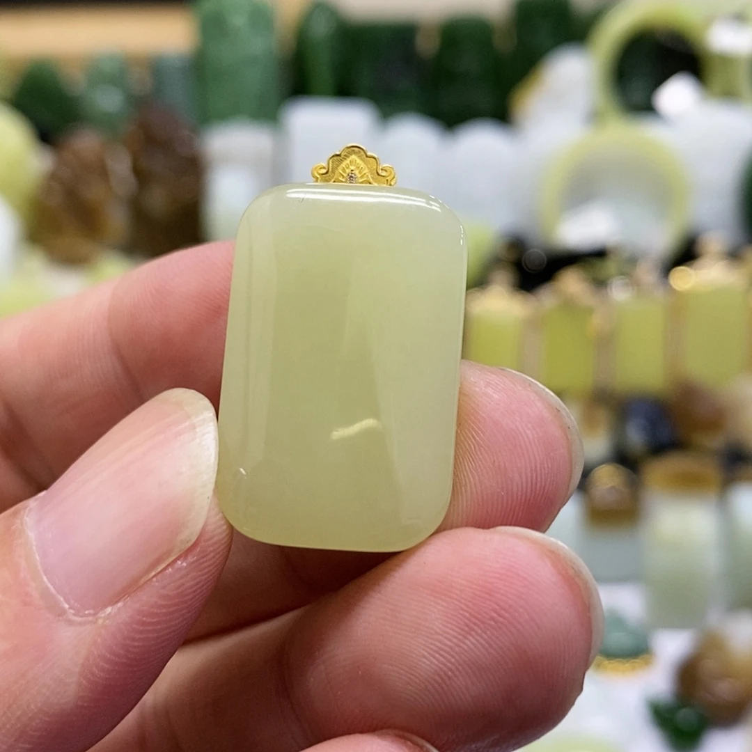 【闪购商品】颈饰18K金镶嵌和田玉