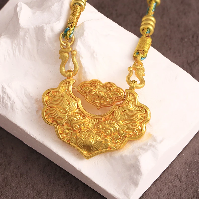 【云总甄选】国潮精美锦鲤抱福祥云如意锁赠绳【SCD31】