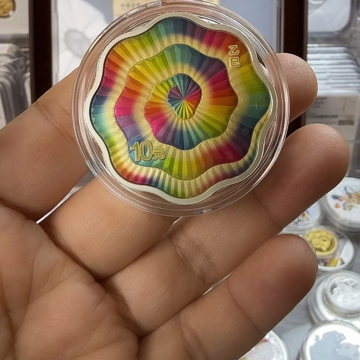 泓***锦纯银2025年梅花蛇带盒证