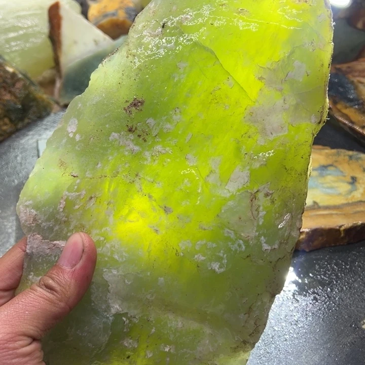 未镶嵌蛇纹石玉珠宝奇石