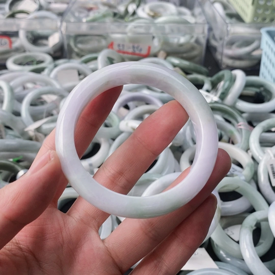 翡翠手镯未镶嵌翡翠手镯