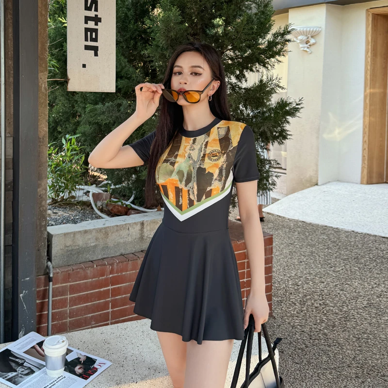 泳衣女连体2025新款运动遮肉显瘦高级感速干冲浪温泉海边度假泳装