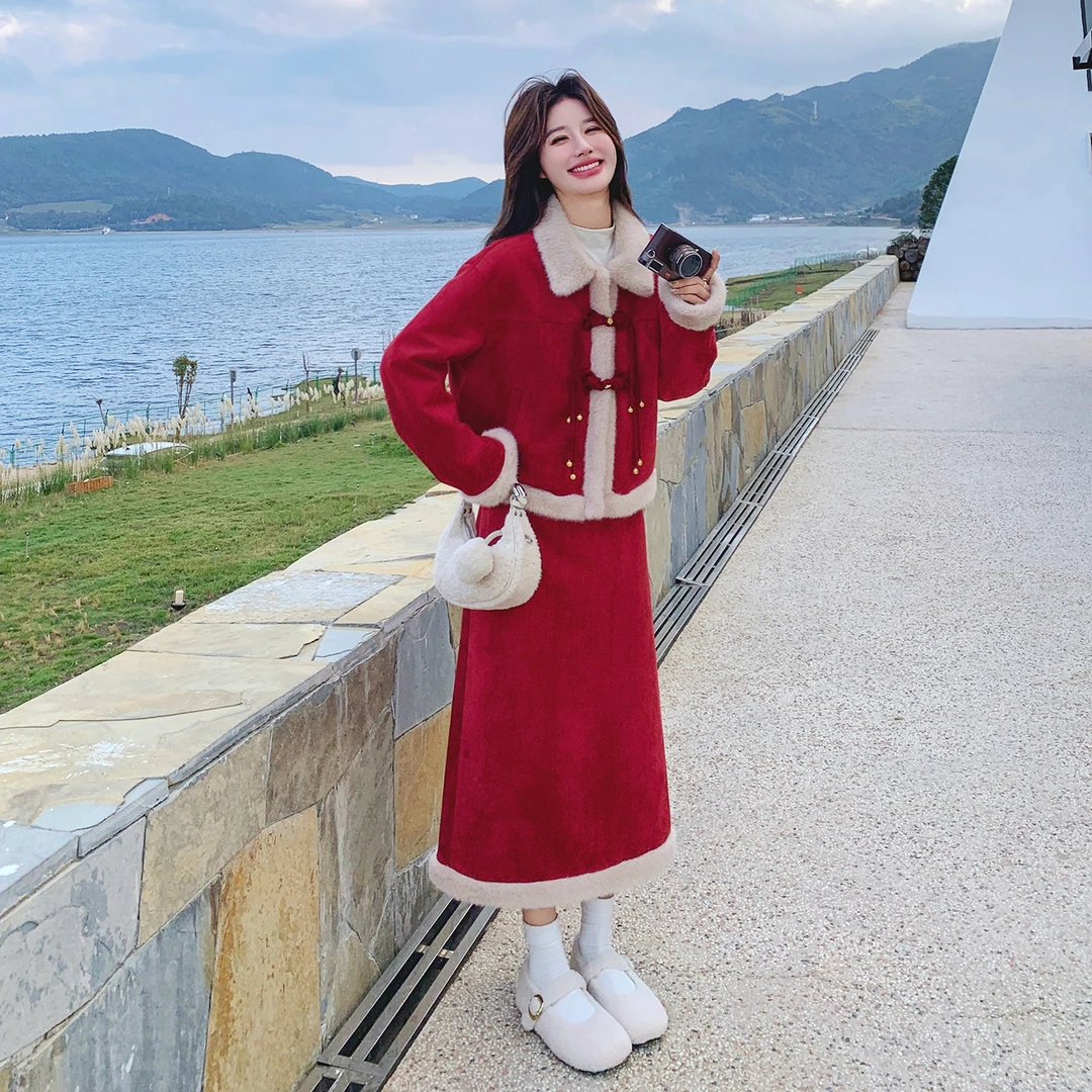 红色新中式国风套装女2025冬毛毛拼接羽绒内胆短外套半身裙两件套