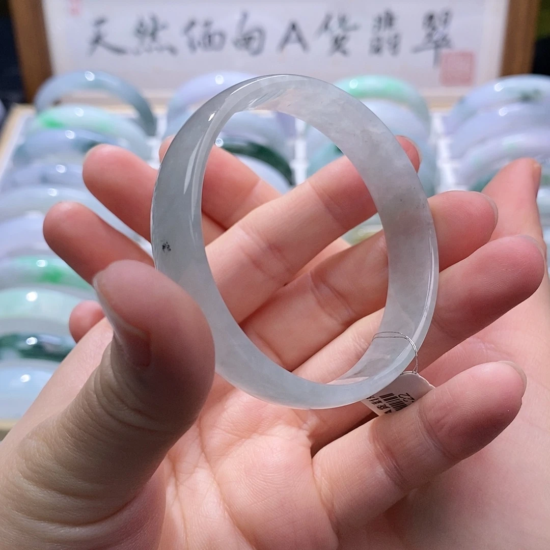翡翠未镶嵌手链盼盼